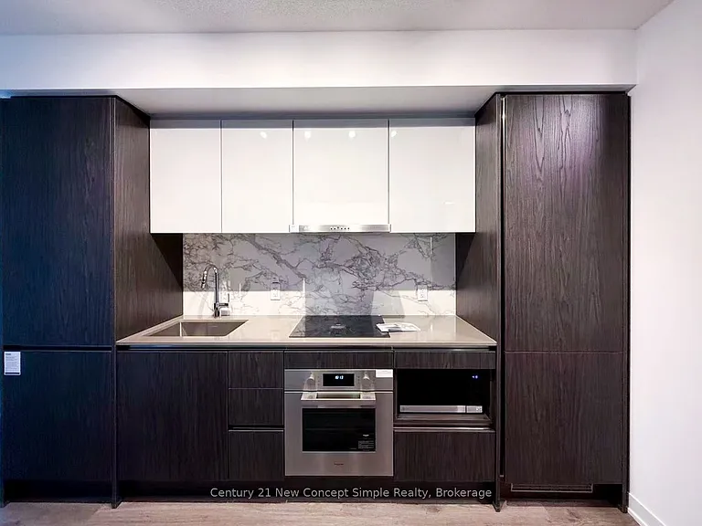 180 Front St E #806 — Photo 6