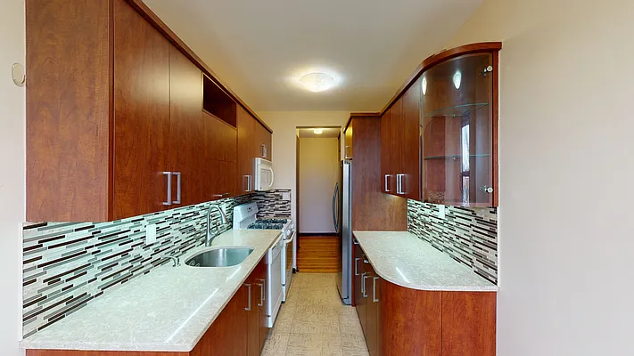 Sold by Thomas Lipovetsky, LREB | media 1