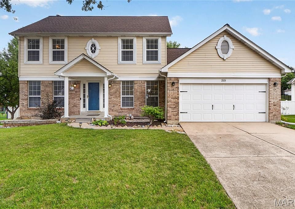 1st image of 215 Waterford Crossing Dr