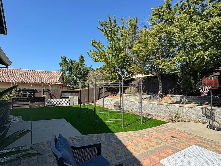 1370 Kerslake Cir — Photo 41