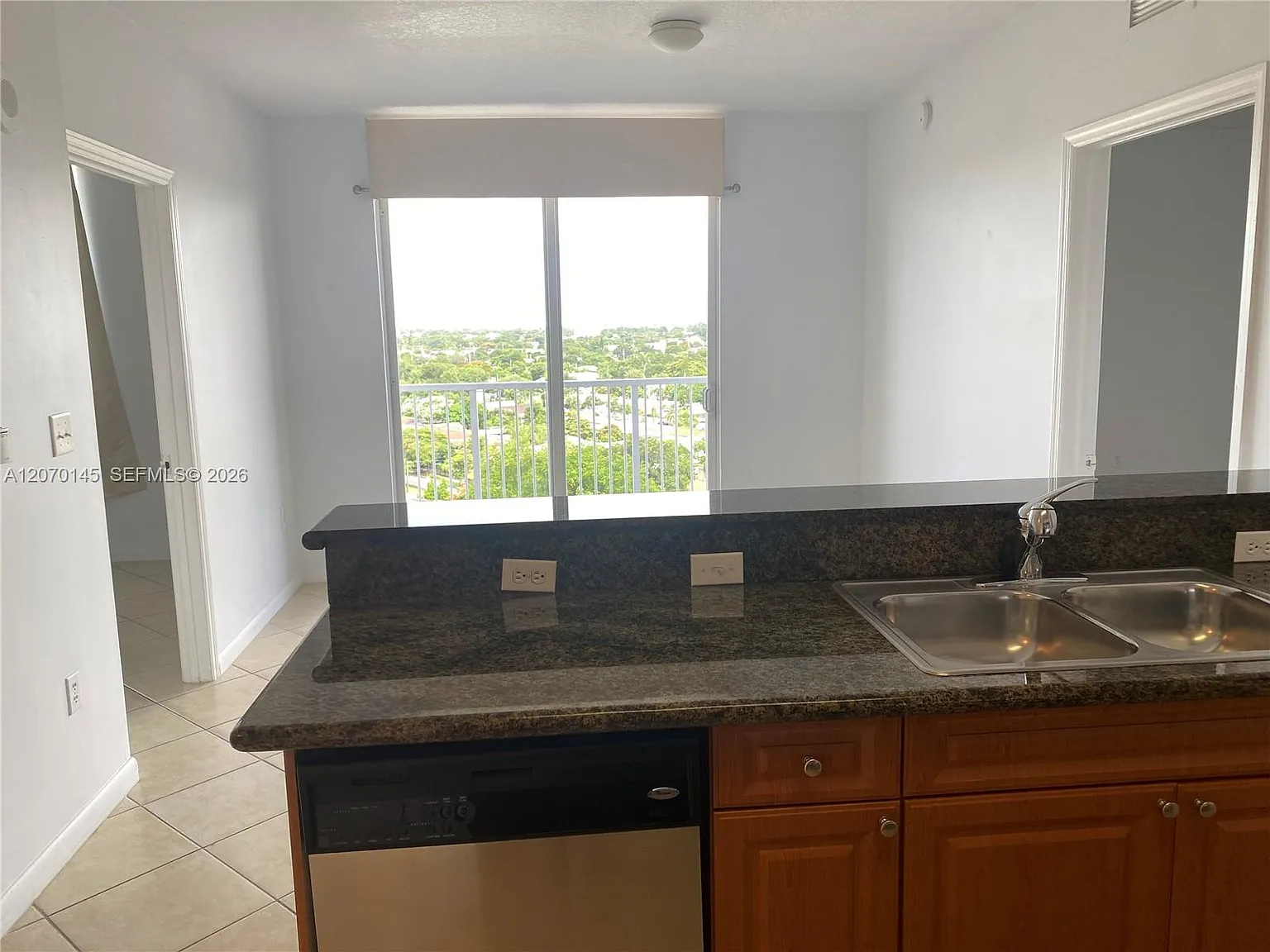 Altos De Miami Condo — Photo 2