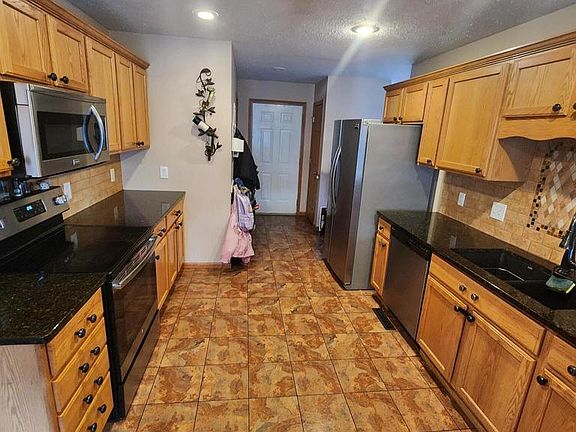 3rd image of 995 Lexington WAY