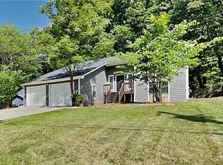 548 Julius Dr, Stone Mountain, GA 30087