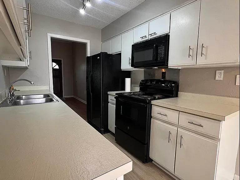 6765 Kirby Lawns Cv — Photo 4