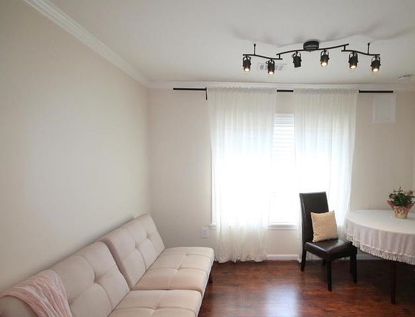 1st image of 1012 Queens Ct