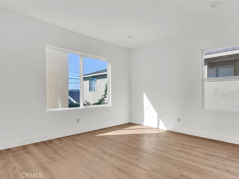 3918 W 28th St — Photo 2