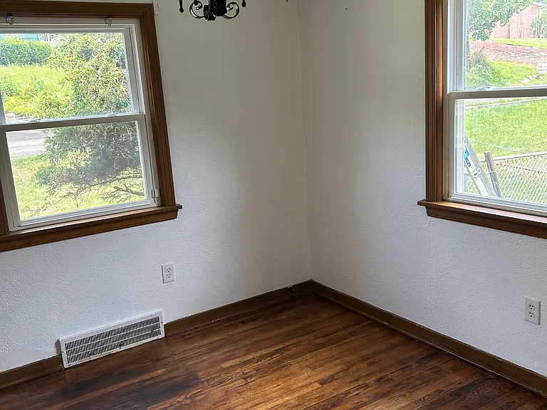 1166 Logan Rd — Photo 8