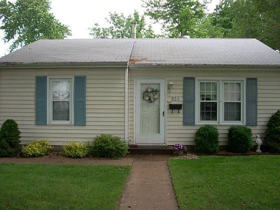 1st image of 831 Tennyson Ave