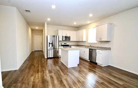 3 bed, 1682 sqft, $1,720 — Photo 4