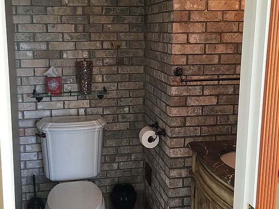 2nd image of 503 Magnolia Dr NE