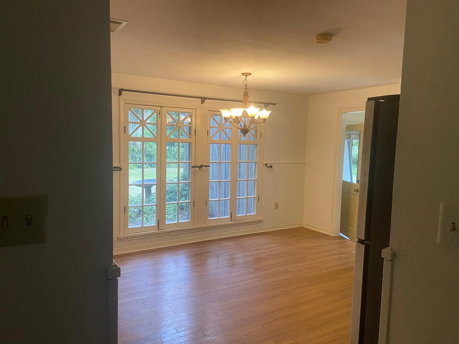 4 bed, 2700 sqft, $2,400 — Photo 4