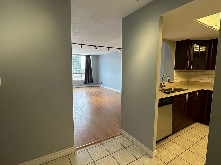 5765 Yonge St #910 — Photo 14
