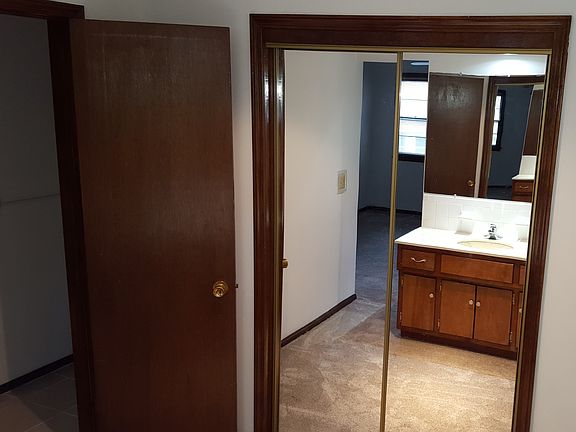 5th image of 9532 Benson St