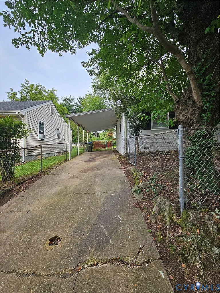 2 bed, 1.0 bath, 840 sqft, $1,050 — Photo 2