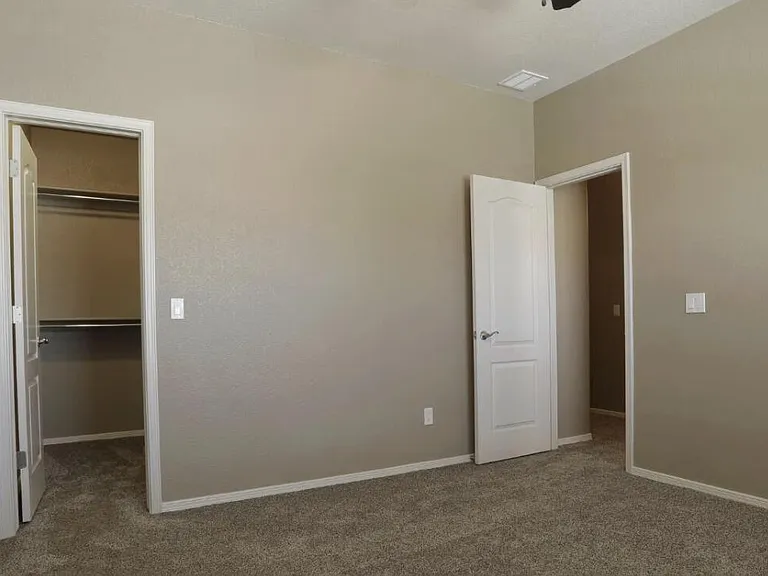 545 Green Village Ct #B — Photo 12