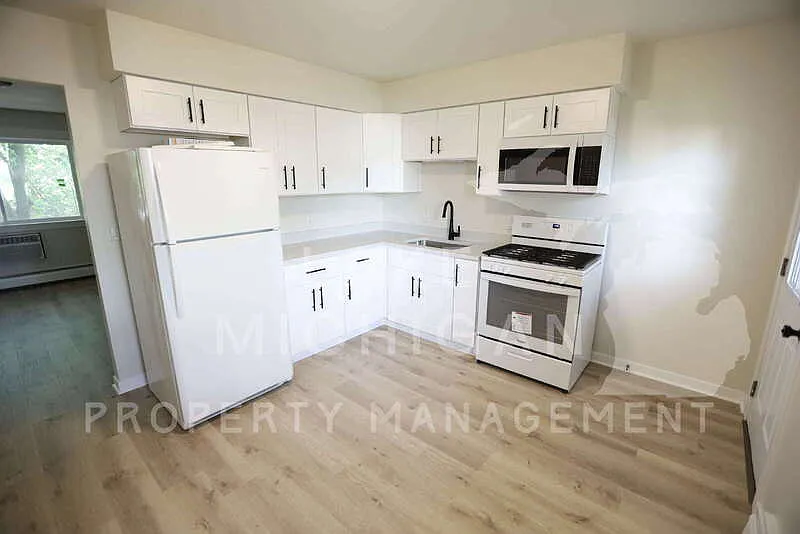 2 bed, 1.0 bath, 700 sqft, $1,395 — Photo 2
