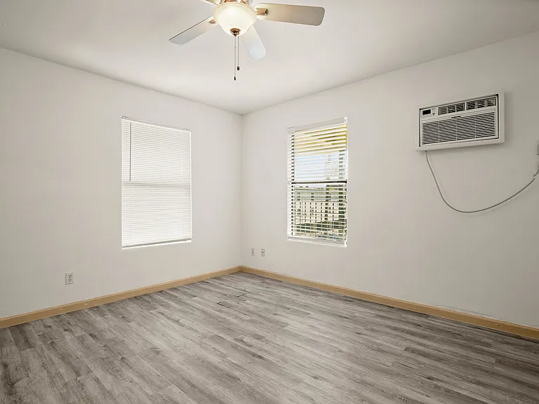 210 W 38th St #12 — Photo 7
