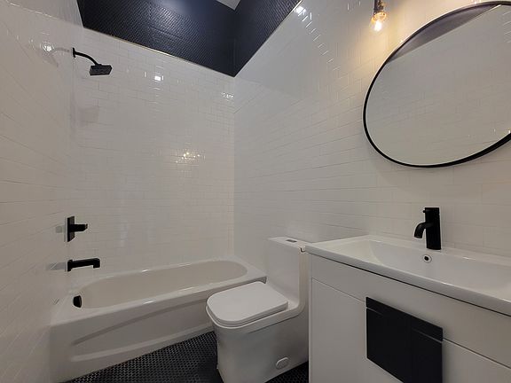 5th image of 179 Van Buren St #32E