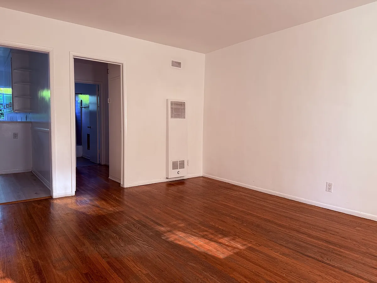 Building Photo - 1380 Masselin Ave #6