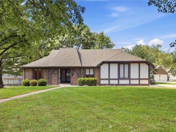 12820 Sagamore Rd, Leawood, KS 66209