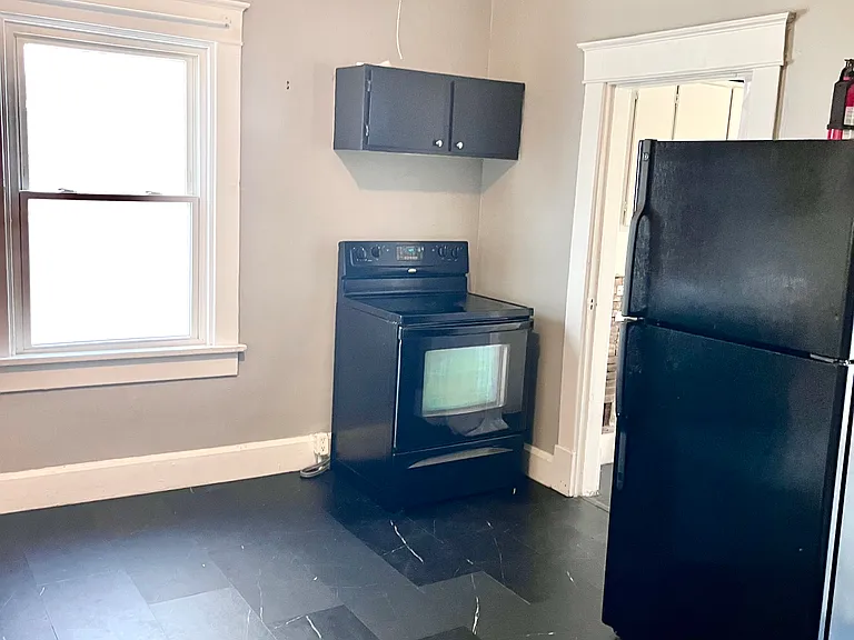 943 E Morris St — Photo 10