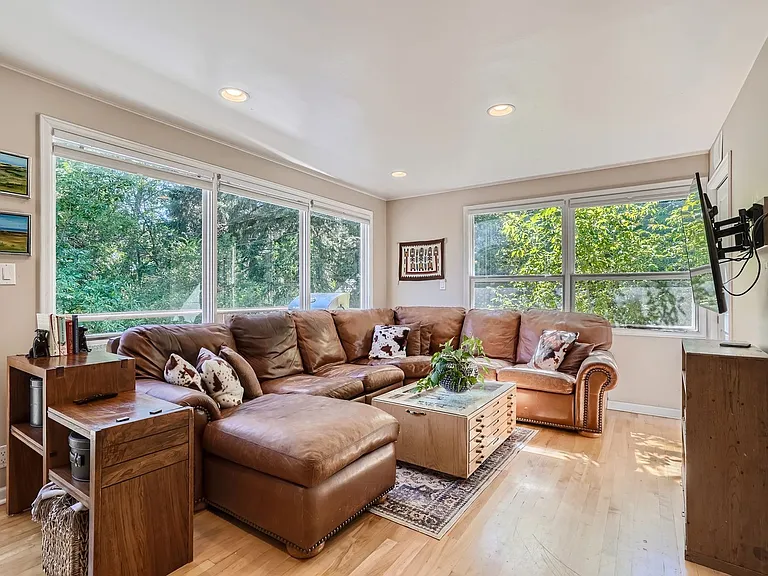 860 Willowbrook Rd — Photo 15