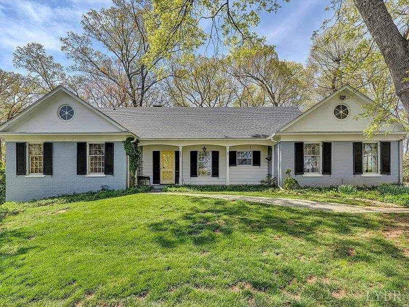 1601 Lexington Dr photo 1