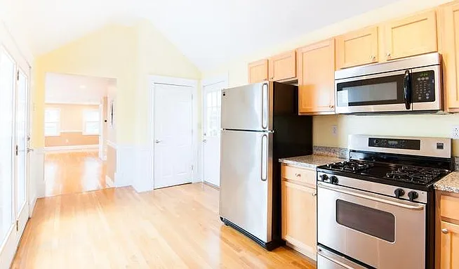 9 G St — Photo 7