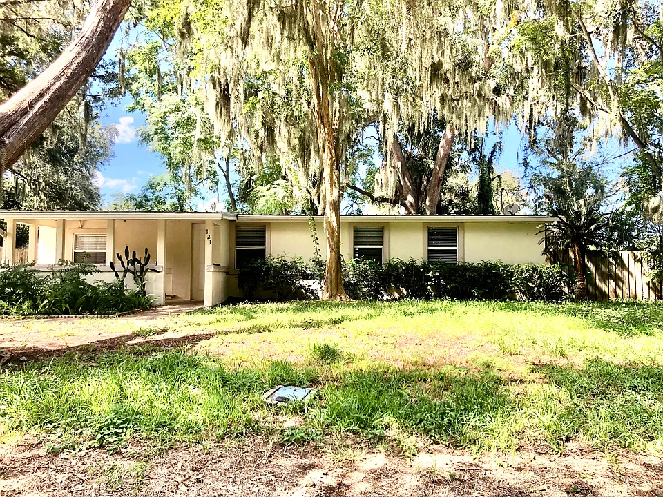 121 Mohegan Rd