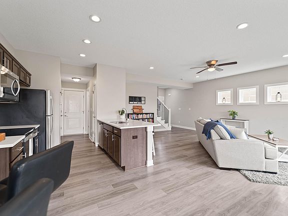 4th image of 900 Kinney Cir NE