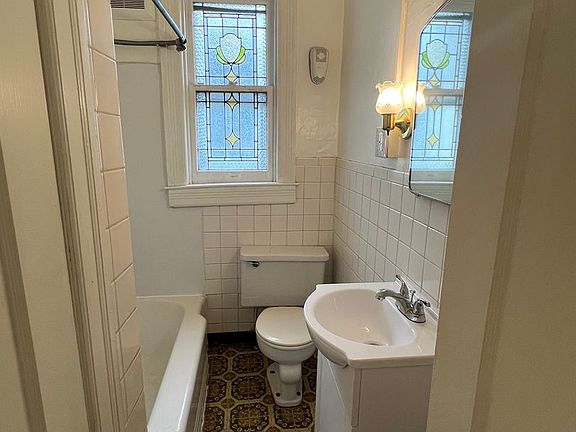 4th image of 1434 1st Ave #2