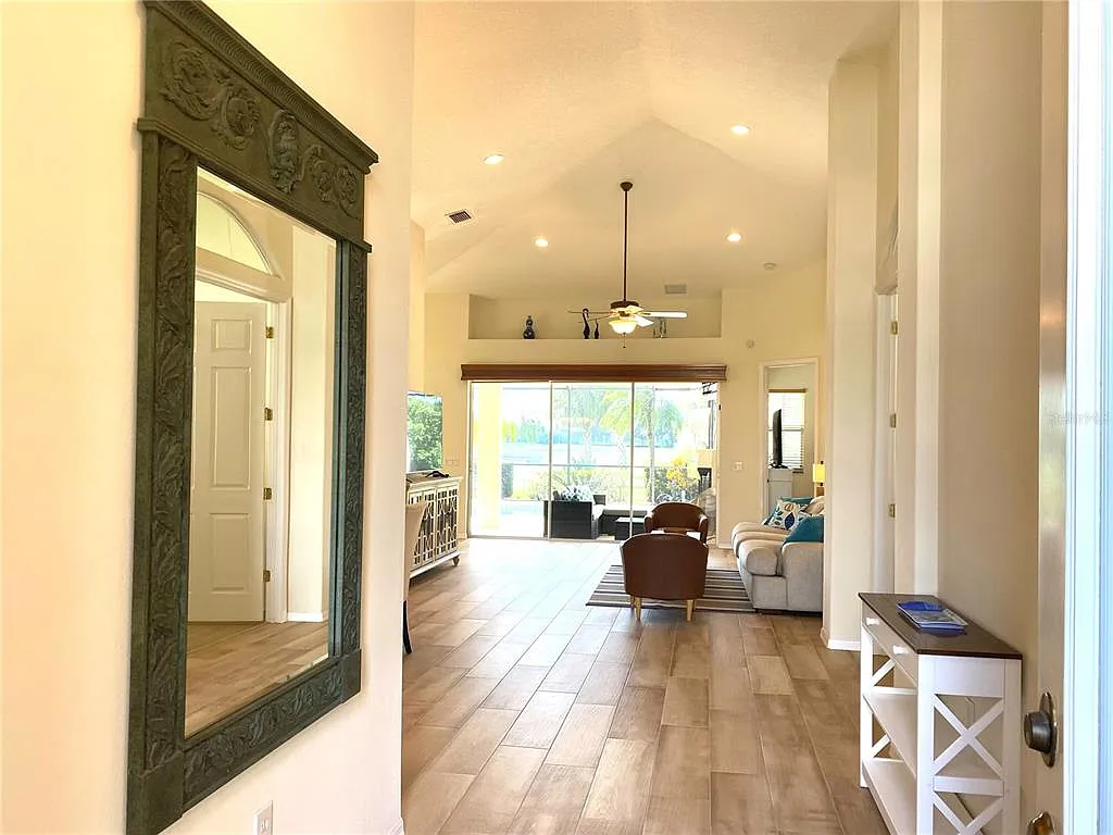 3 bed, 2.0 bath, 1856 sqft, $4,300 — Photo 3