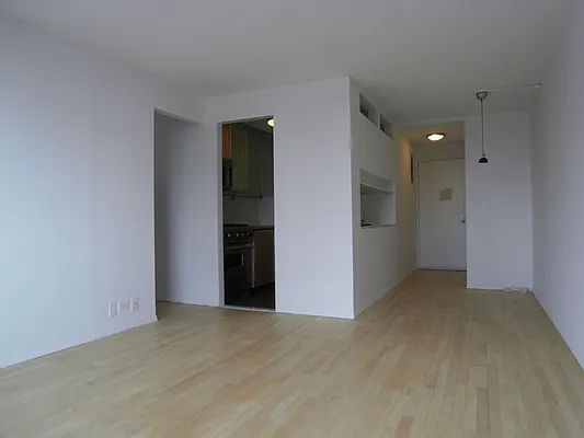 Rented by CCG Real Estate Brokerage | media 33