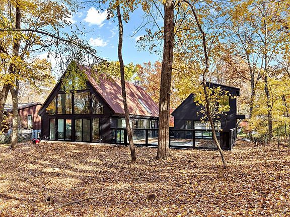 5th image of 218 Elmwood Dr