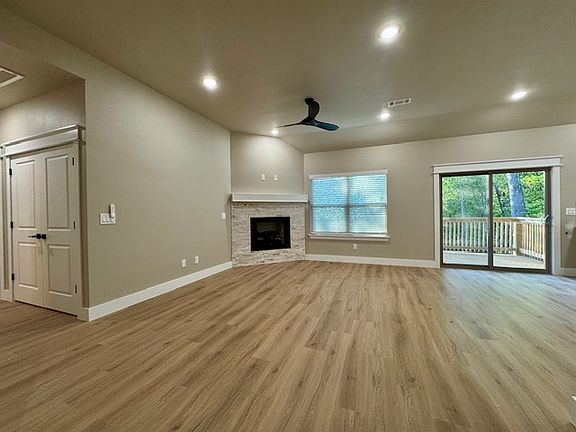 3rd image of 12 Clifford Ln