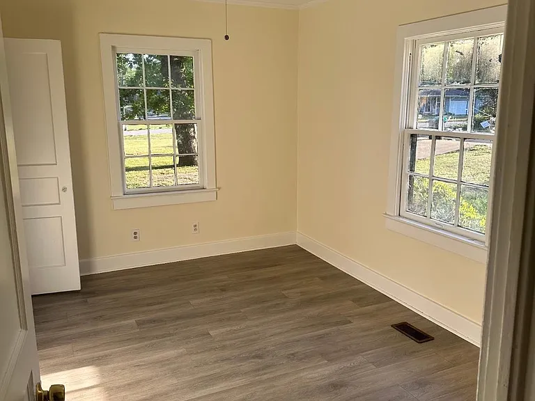 1105 Pineview Rd — Photo 4