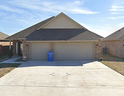 203 NW Granite Ave