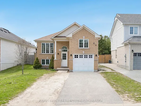 92 Wesley Ave, Wasaga Beach, ON L9Z 0B9