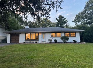 16W318 95th Pl, Burr Ridge, IL 60527