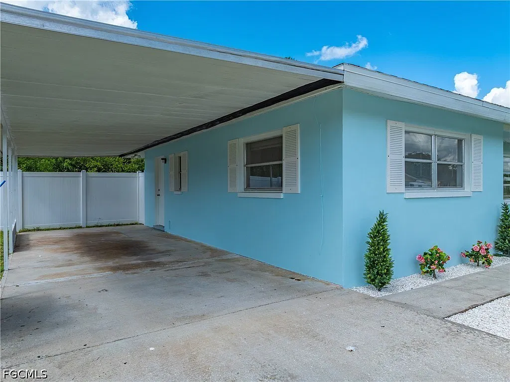 3 bed, 2.0 bath, 1156 sqft, $2,300 — Photo 4