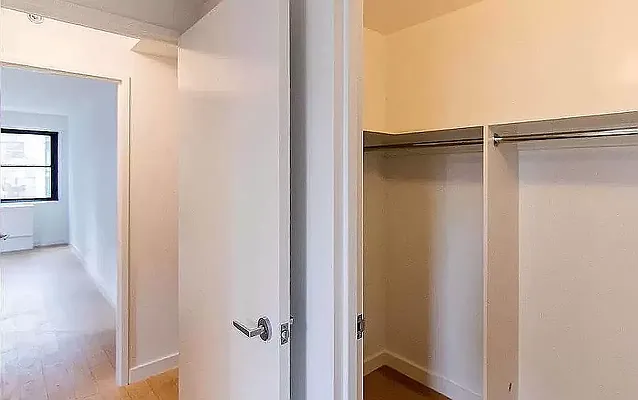 Rented by Manhattan Realty Group | media 6