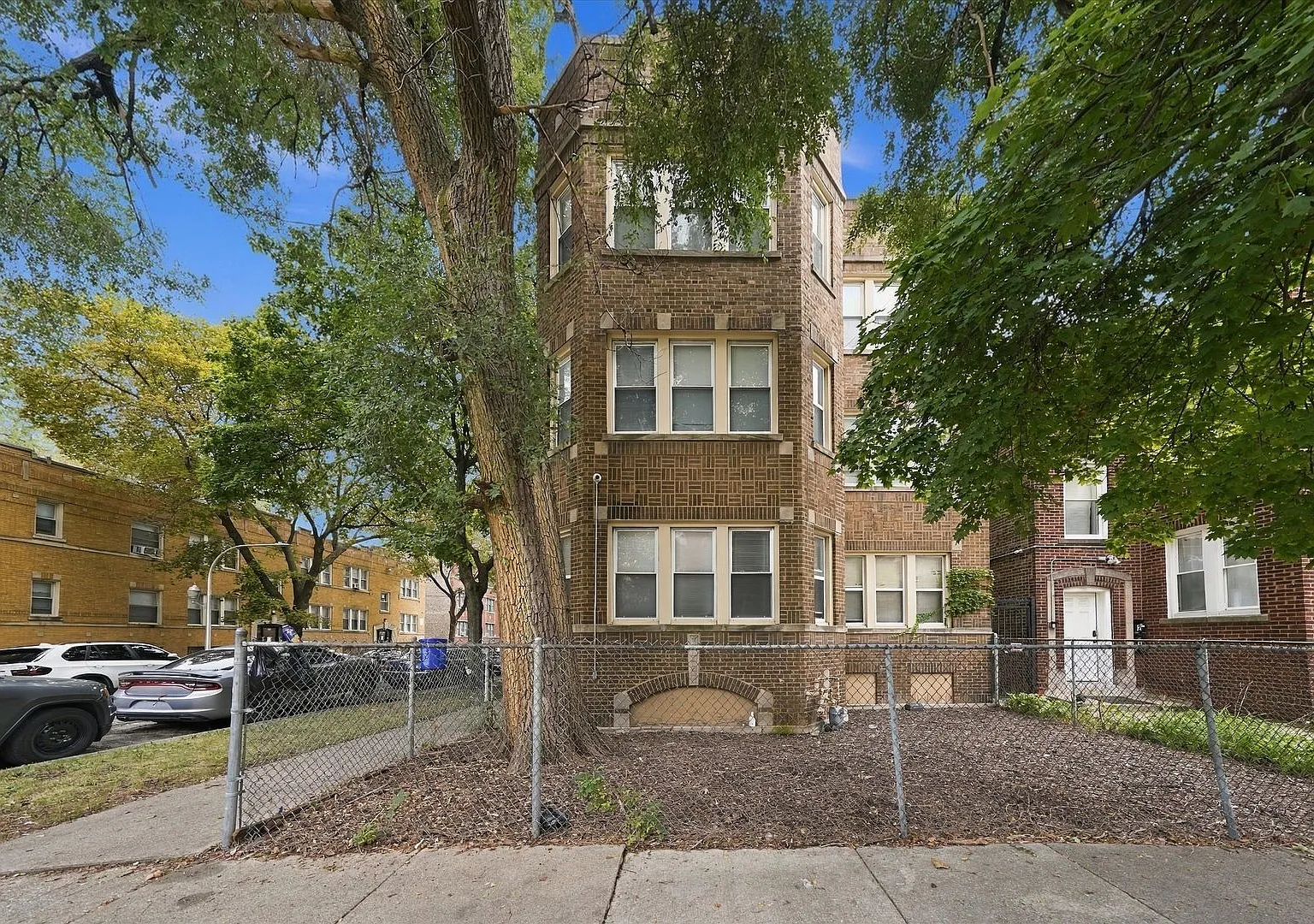 Cozy 1-Bedroom Apartment with Office Nook Your Perfect Home Awaits! — Photo 2