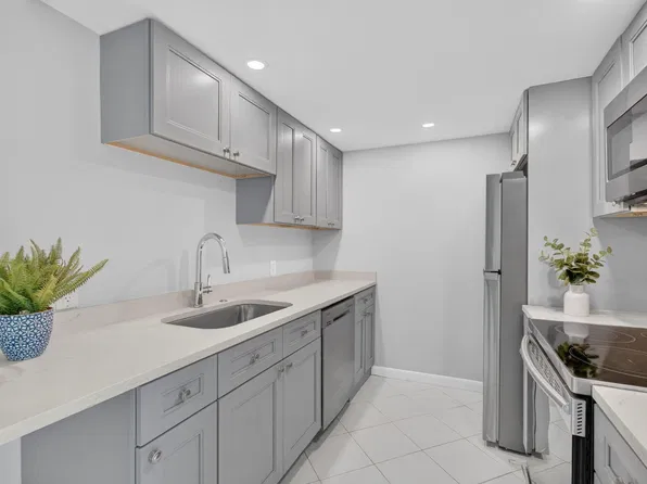 1055 AINSLIE D Drive, Boca Raton, FL 33434