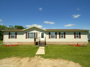 226 Canberra Ct, Emerado, ND 58228