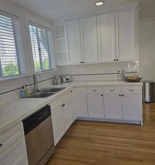 2122 N Hillhurst Ave — Photo 4