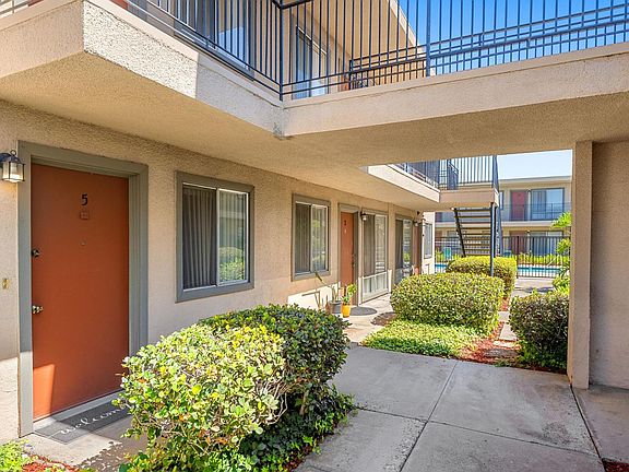 3rd image of 7434 Mesa College Dr #3