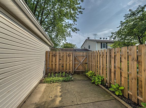 4th image of 2162 N Dogwood Ln #52A
