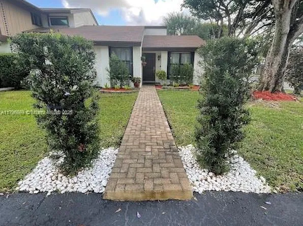 12815 SW 71st Ln, Miami, FL 33183