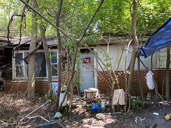 3rd image of 3055 Clover Dr