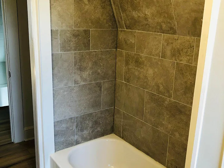 207 E Elm St #1/2 — Photo 9